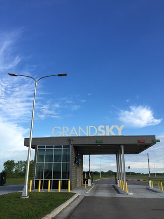 Plus de détails pour 1 Grand Sky Blvd, Grand Forks Air Force Base, ND - Terrain à louer