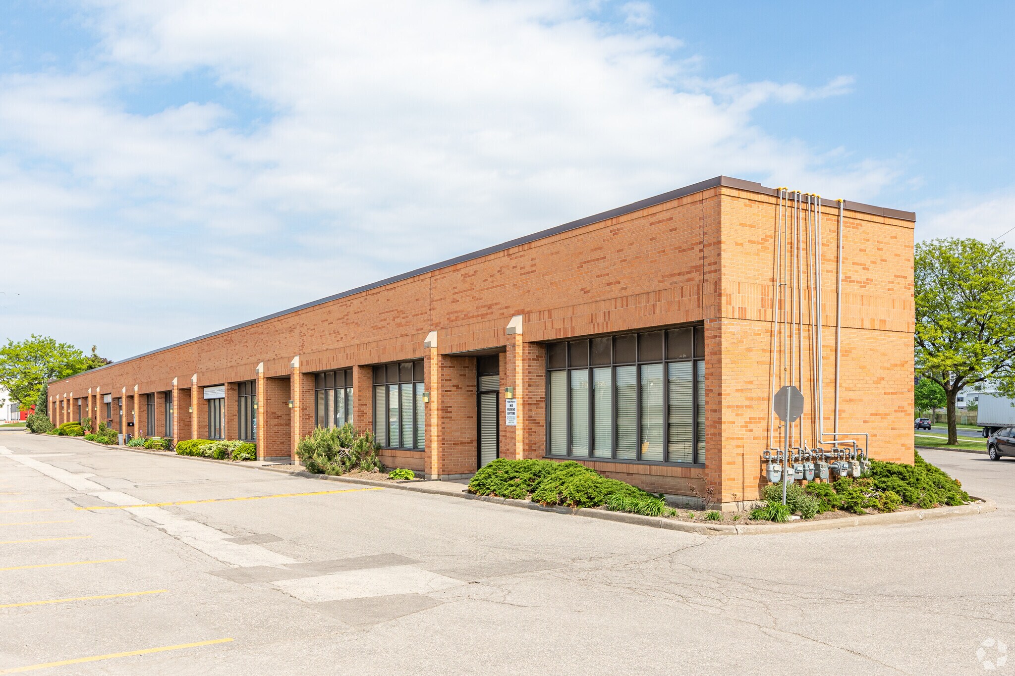 1170 Sheppard Ave W, Toronto, ON à louer Photo principale– Image 1 sur 3