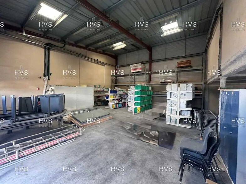 Industriel/Logistique dans Marignane à vendre - Photo de l’immeuble – Image 3 sur 10