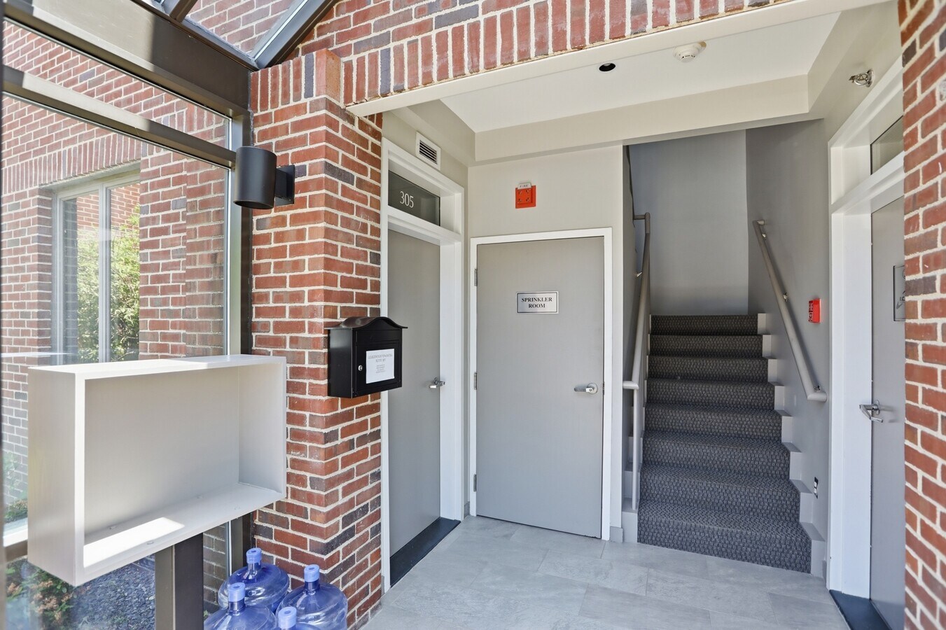 100 Conifer Hill Dr, Danvers, MA 01923 - Lot 307 - - Photo intérieure - Image 2 of 22