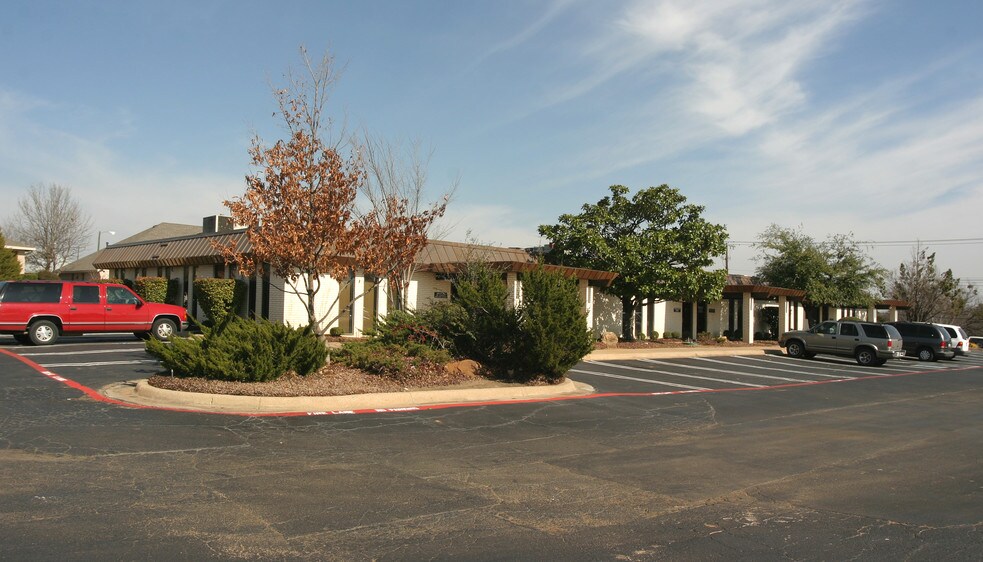 1615 Precinct Line Rd, Hurst, TX à louer - Photo de l’immeuble – Image 2 sur 17