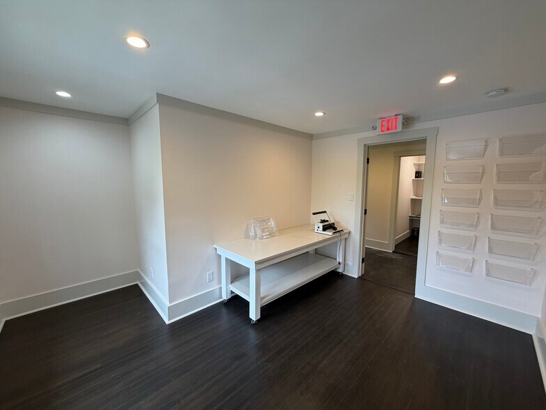 144 N Main St, East Hampton, NY à louer - Photo de l’immeuble – Image 3 sur 14