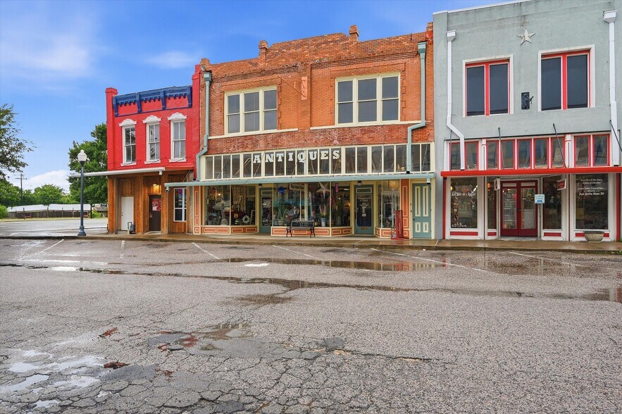 321 N Main St, Bonham, TX à vendre - Photo de l’immeuble – Image 3 sur 29