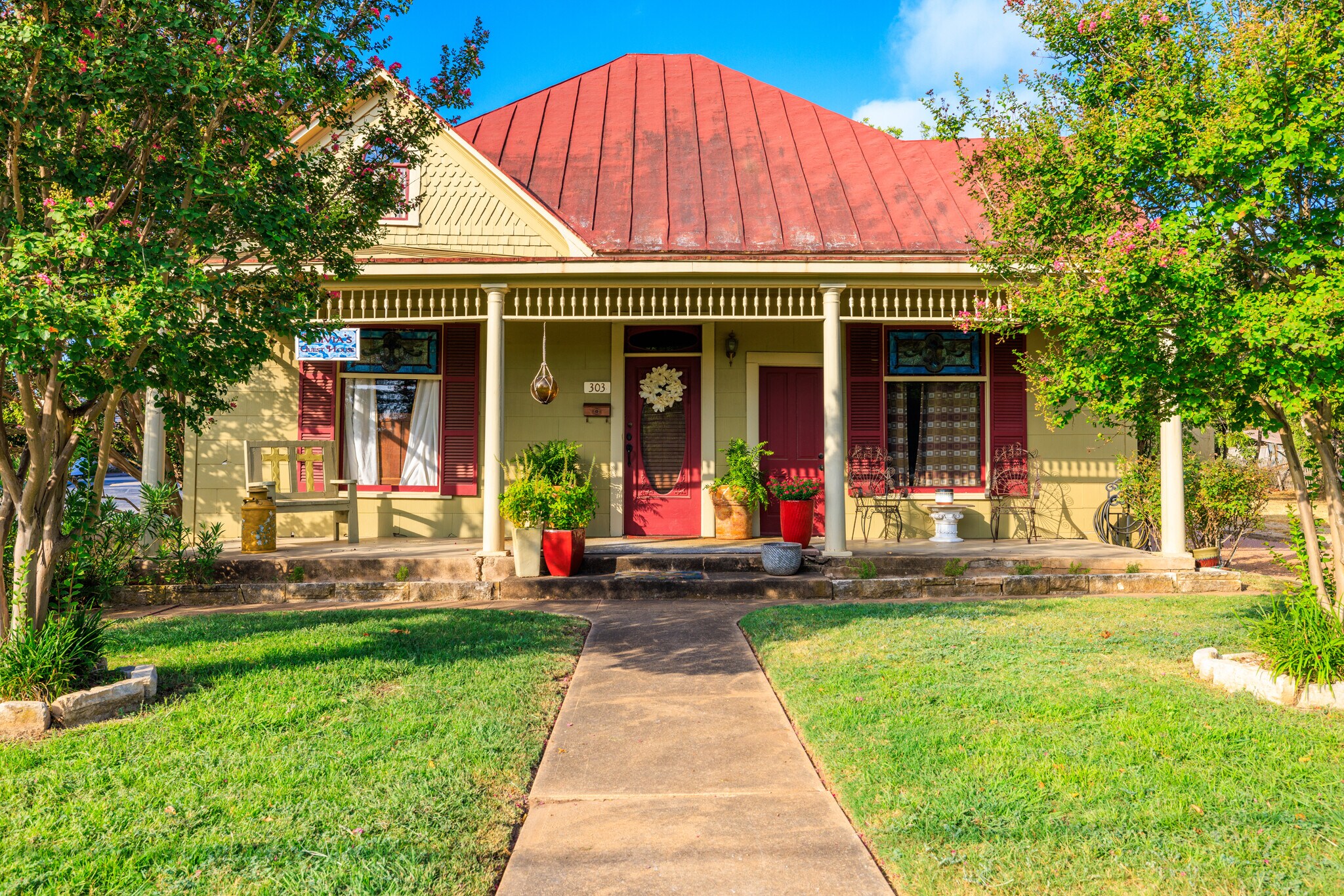 303 W Austin St, Fredericksburg, TX à vendre Photo de l’immeuble– Image 1 sur 28