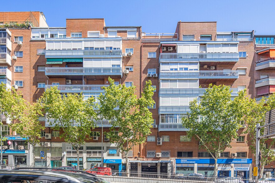 Avenida de Mediterráneo, 9-11, Madrid, Madrid à louer - Photo de l’immeuble – Image 2 sur 2
