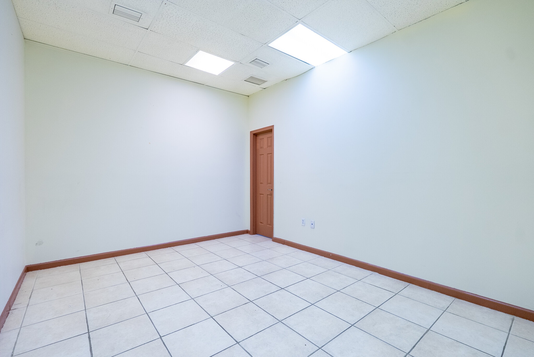 16391 NE 11th Ave, North Miami Beach, FL à louer Photo intérieure– Image 1 sur 3