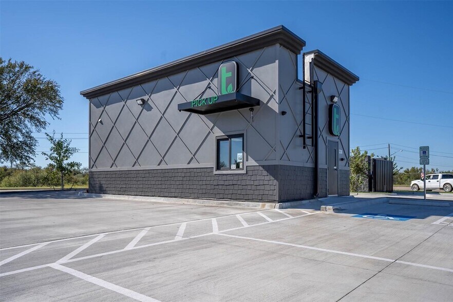 330 NW John Jones Dr, Burleson, TX à vendre - Photo de l’immeuble – Image 3 sur 27