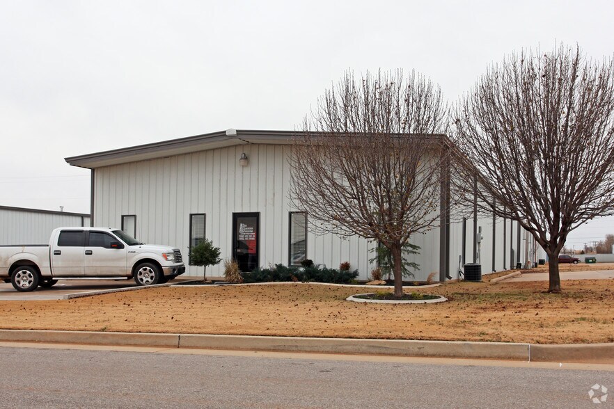 7420 NW 85th St, Oklahoma City, OK à louer - Photo de l’immeuble – Image 2 sur 3