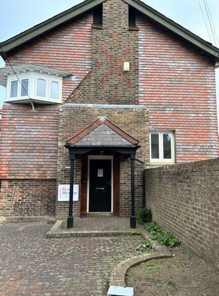 Cantelupe Rd, East Grinstead à louer - Photo de l’immeuble – Image 2 sur 3