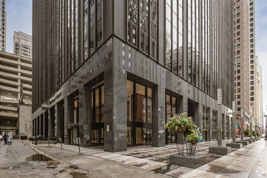30 N LaSalle St, Chicago, IL à louer - Photo de l’immeuble – Image 1 sur 15