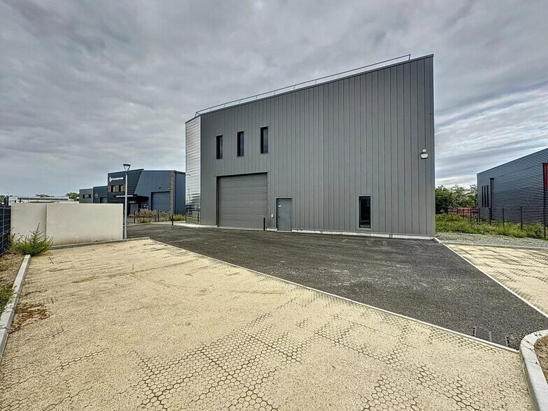 Local d'activités dans Portet-sur-Garonne à vendre - Photo de l’immeuble – Image 2 sur 4