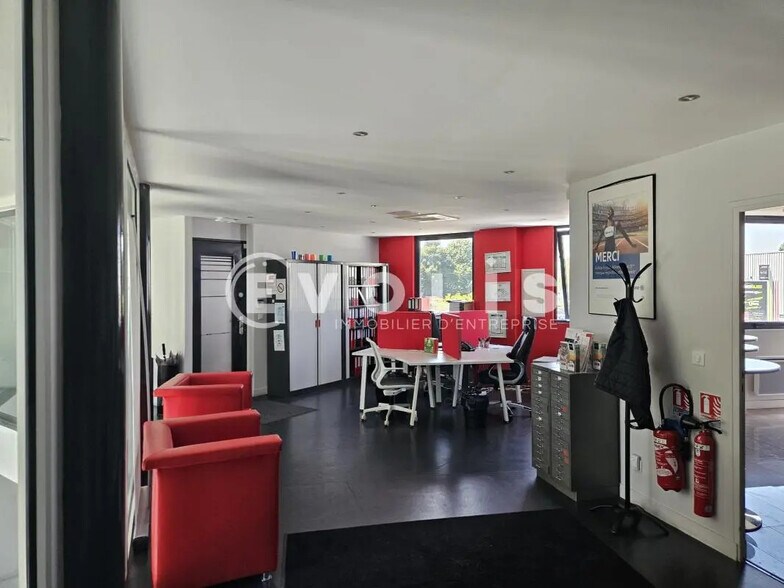 Bureau dans Grigny à vendre - Photo de l’immeuble – Image 2 sur 11