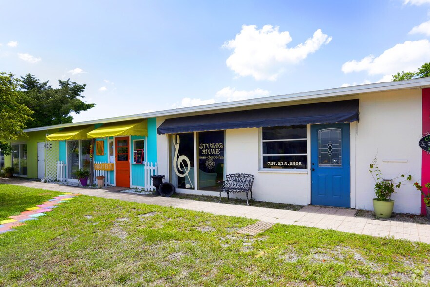 562 Indian Rocks Rd, Largo, FL à vendre - Photo principale – Image 1 sur 4