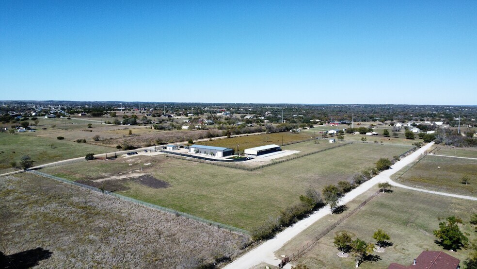 121 Pistol Rd, Weatherford, TX à louer - Photo de l’immeuble – Image 2 sur 5