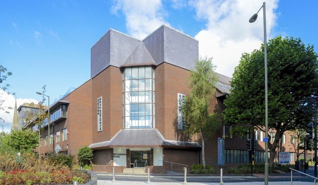 57-65 Station Road, Redhill à louer Photo de l’immeuble– Image 1 sur 2