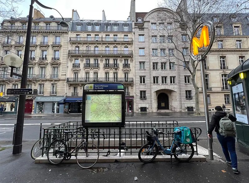 Local commercial dans Paris à louer Photo de l’immeuble– Image 1 sur 5