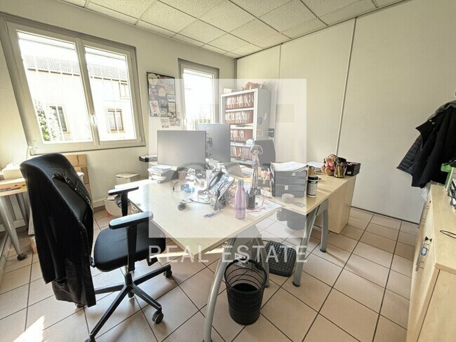 Plus de détails pour Bureau à louer
