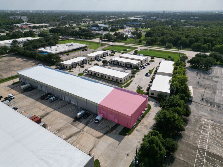 202 Industrial Blvd, Sugar Land, TX à vendre - Photo de l’immeuble – Image 3 sur 7