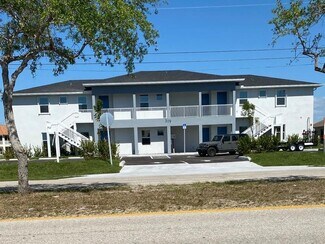 Plus de détails pour 319 Nicholas Pky W, Cape Coral, FL - Logement à vendre