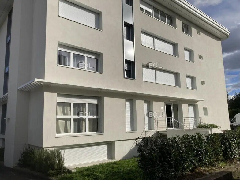 Bureau dans Maisons-Alfort à louer - Photo de l’immeuble – Image 1 sur 9