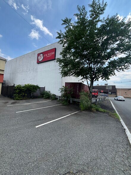 37 Stefanic Ave, Elmwood Park, NJ à vendre - Photo de l’immeuble – Image 2 sur 6