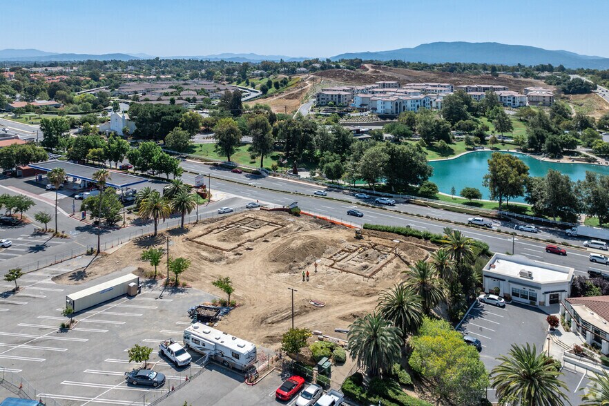 Drive Thru Pad 29540 Ranch California Rd, Temecula, CA à louer - Photo principale – Image 1 sur 2