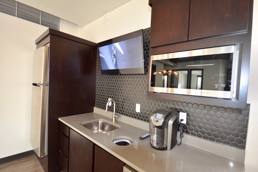 8777 S Redwood Rd, West Jordan, UT à vendre - Photo intérieure – Image 3 sur 13