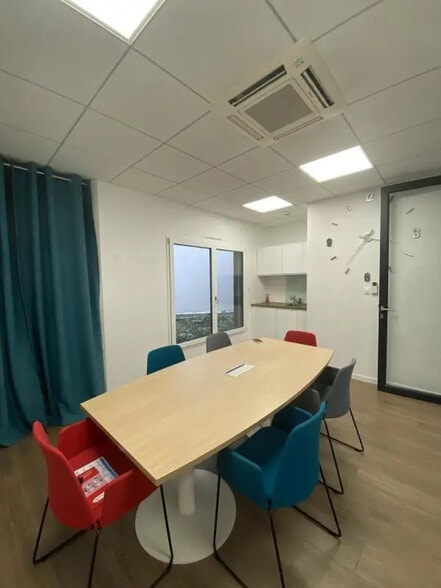 4 Bis Avenue Camille Rousset, Bron à vendre - Photo de l’immeuble – Image 2 sur 6