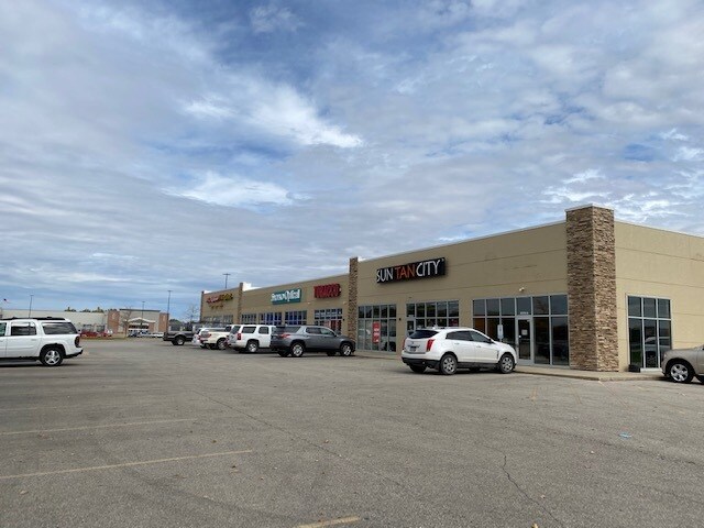 1004 18th Ave NW, Austin, MN à louer Photo de l’immeuble– Image 1 sur 13