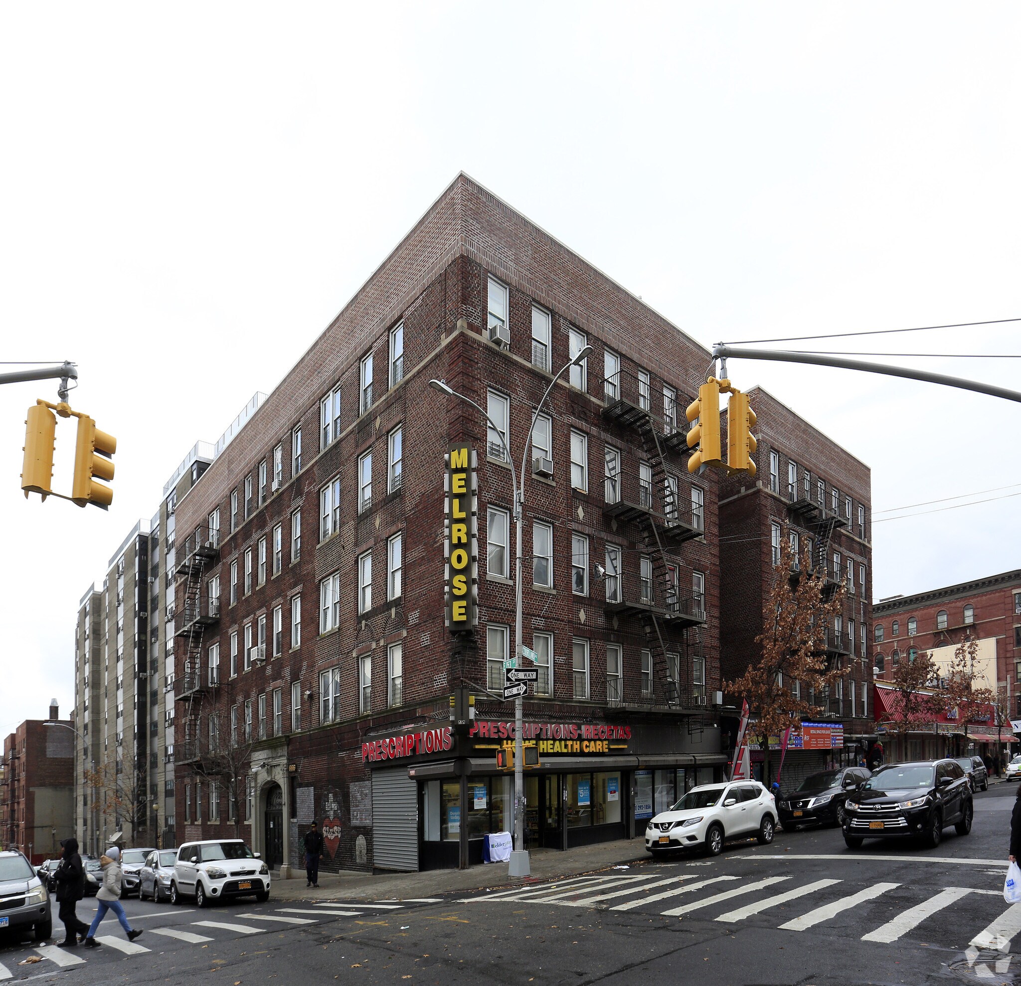 652-666 Courtlandt Ave, Bronx, NY à louer Photo principale– Image 1 sur 11