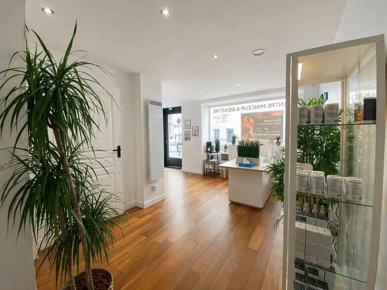 Local commercial dans Paris à louer - Photo de l’immeuble – Image 3 sur 7
