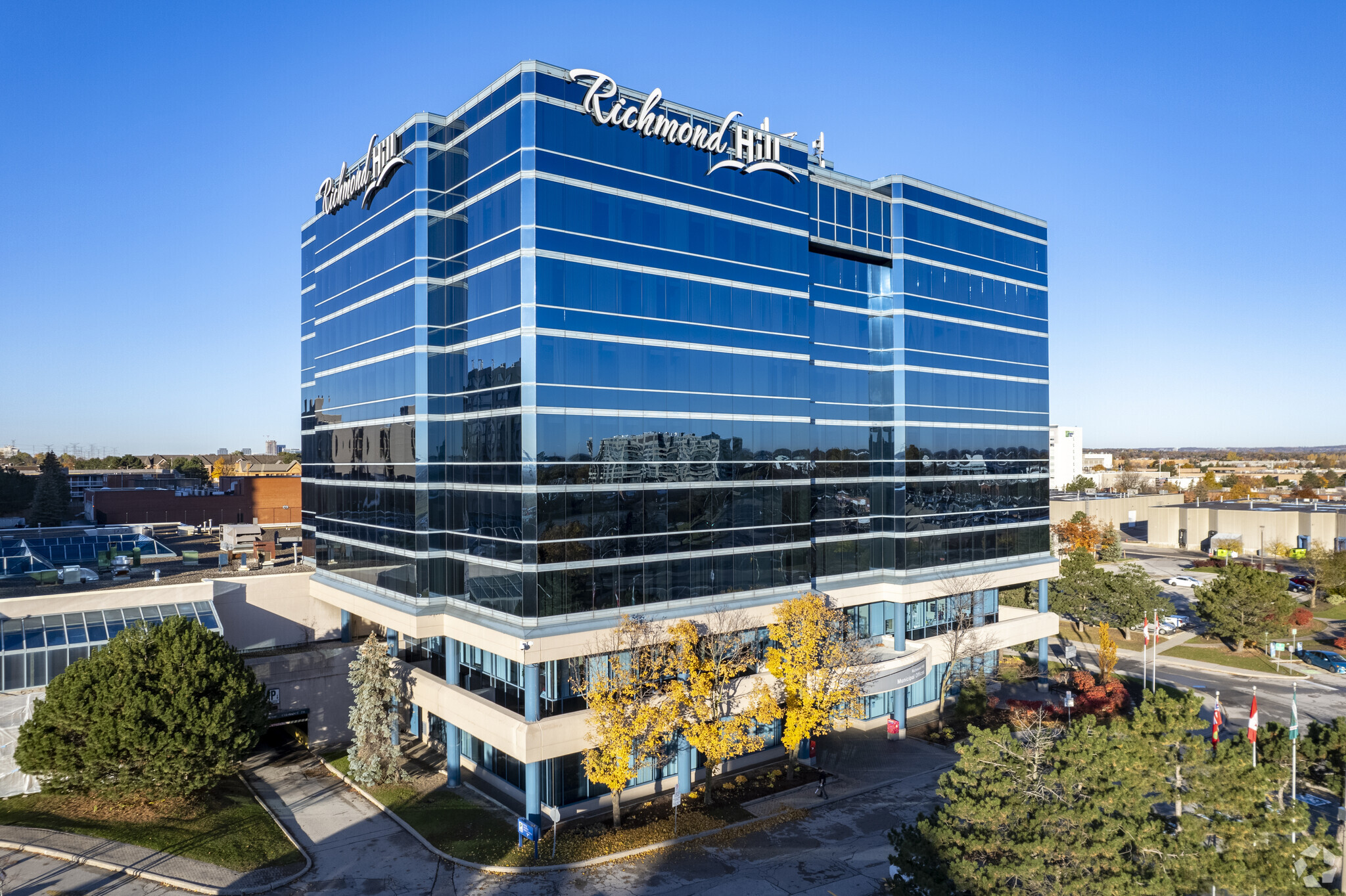 225 E Beaver Creek Rd, Richmond Hill, ON à louer Photo principale– Image 1 sur 6