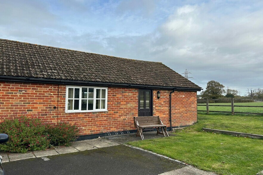 The Coach House & The Shires, Woods Farm, Wokingham à louer - Photo de l’immeuble – Image 3 sur 3