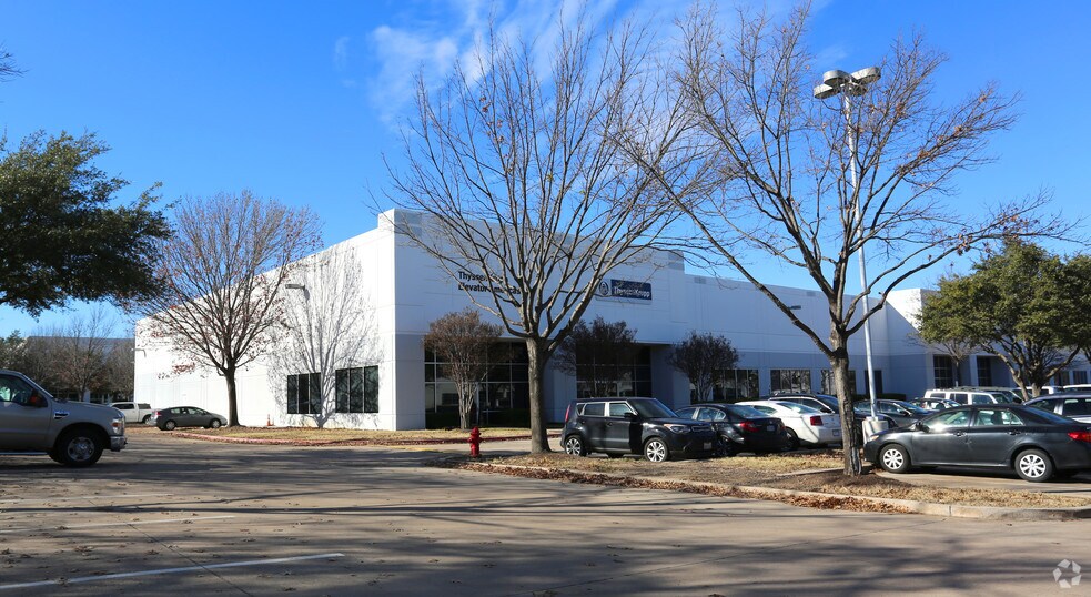 621 S Royal Ln, Coppell, TX à louer - Photo de l’immeuble – Image 2 sur 4