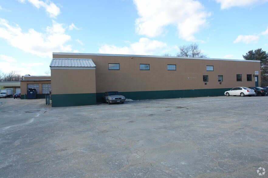 360 Broadway, Taunton, MA à louer - Photo de l’immeuble – Image 3 sur 14