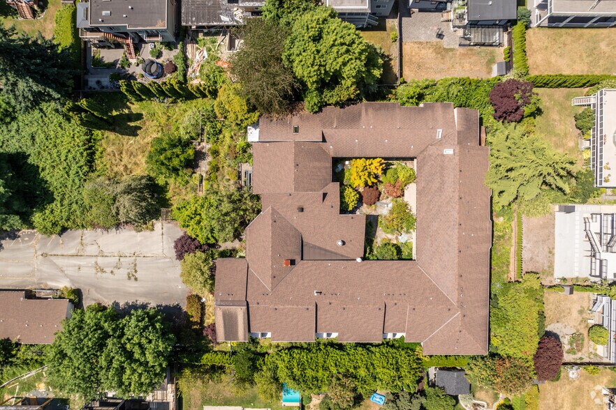 15855-15869 Pacific Av, White Rock, BC à vendre - Photo de l’immeuble – Image 3 sur 4