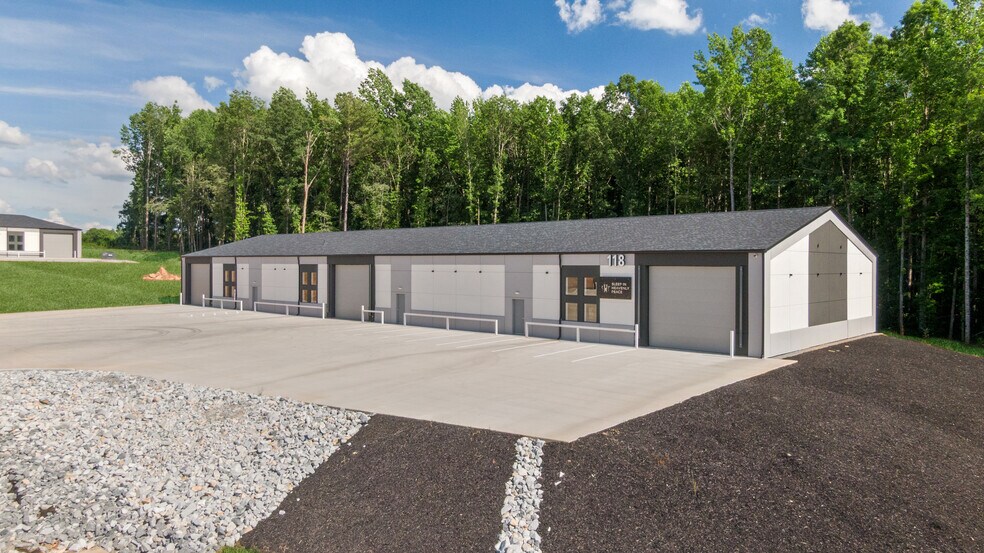 134 Innovation Dr, Statesville, NC à louer - Photo de l’immeuble – Image 3 sur 14