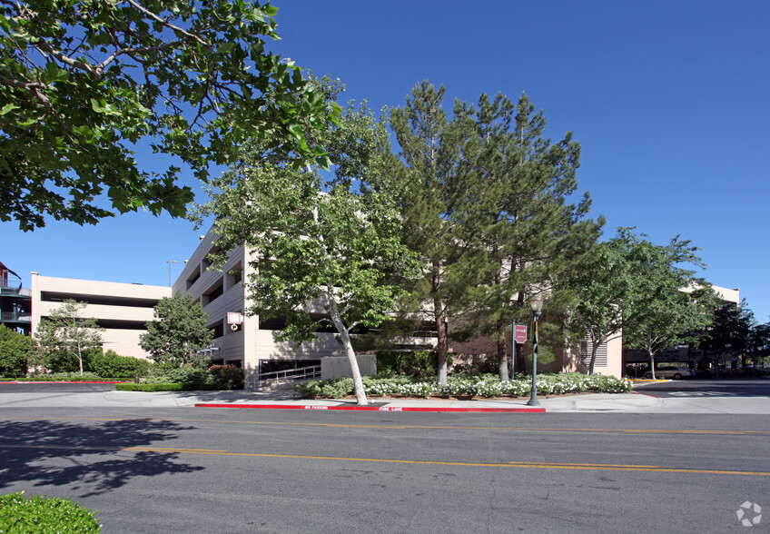 26940-26950 Theater Dr, Valencia, CA à vendre - Photo de l’immeuble – Image 1 sur 3