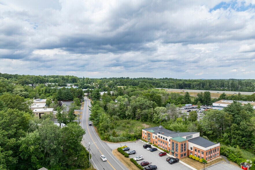 2 Manor Pky, Salem, NH à louer - Aérien – Image 2 sur 2