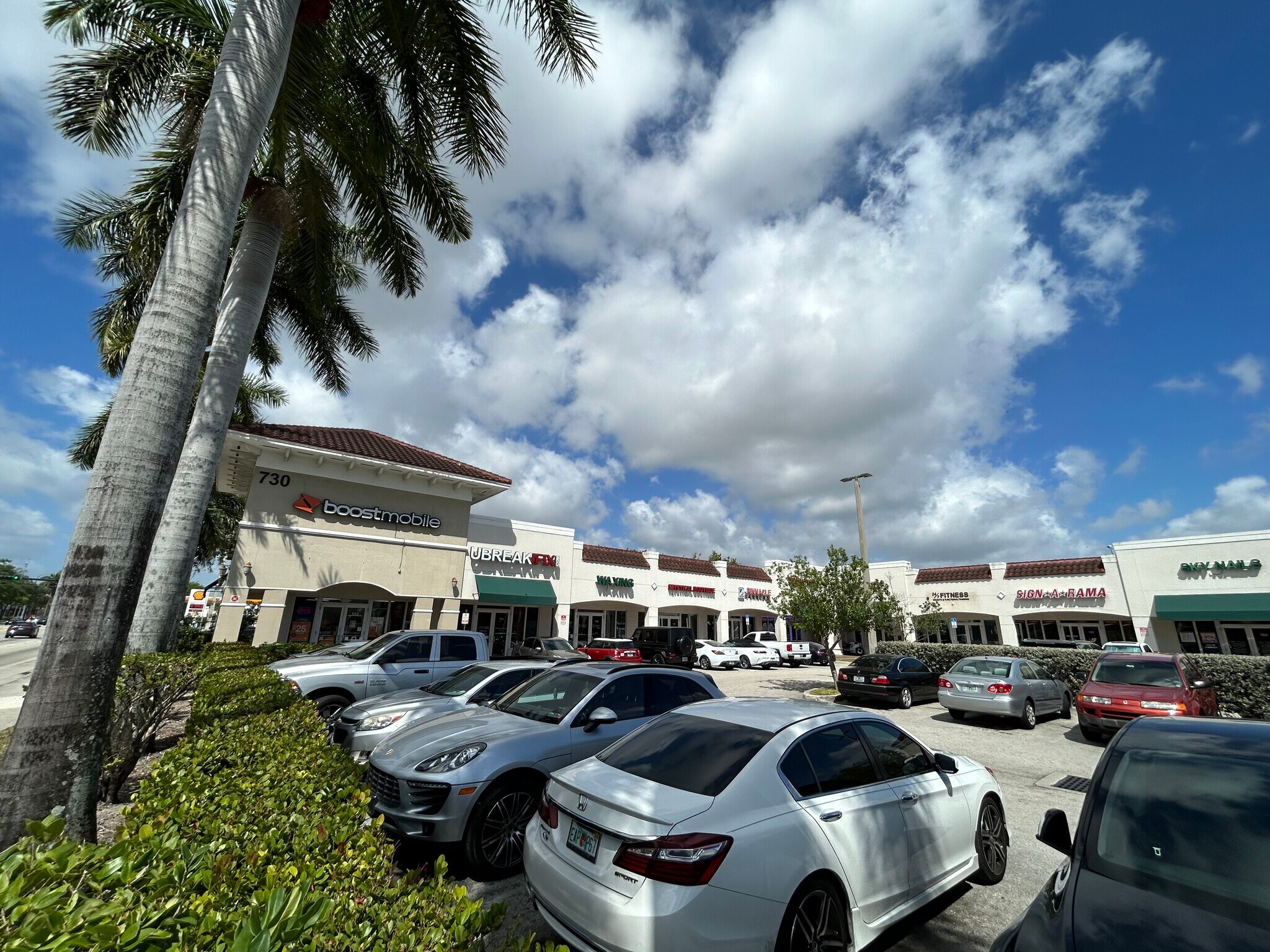 730 W Hallandale Beach Blvd, Hallandale Beach, FL à louer Photo de l’immeuble– Image 1 sur 5