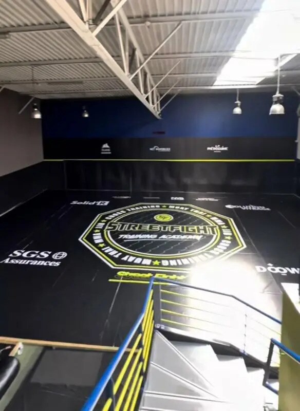 Local commercial dans Pessac à louer Photo de l’immeuble– Image 1 sur 9