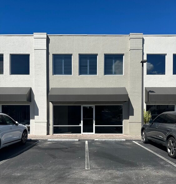 5405 Taylor Rd, Naples, FL à louer - Photo de l’immeuble – Image 1 sur 8