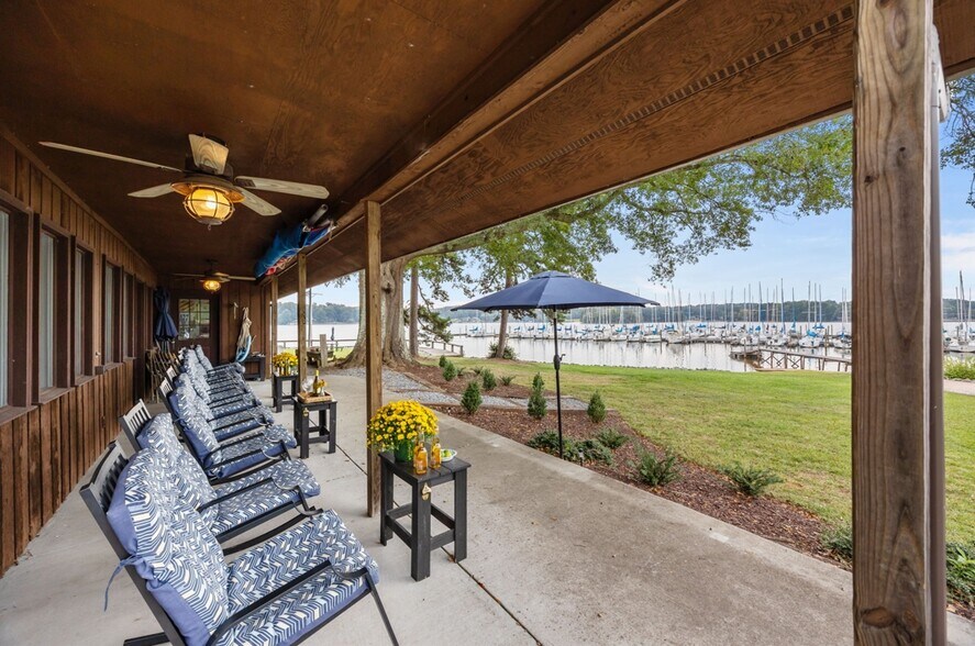 1890 Yacht Club Dr, Denver, NC à vendre - Photo de l’immeuble – Image 3 sur 3