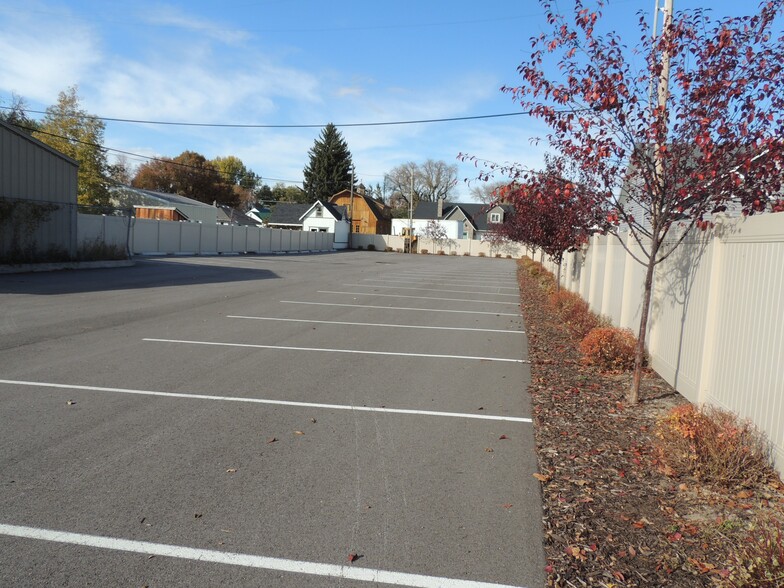 23 E 1st N, Rexburg, ID à louer - Photo de l’immeuble – Image 2 sur 3