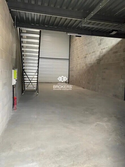 Local d’activités dans Voiron à louer - Photo intérieure – Image 3 sur 4