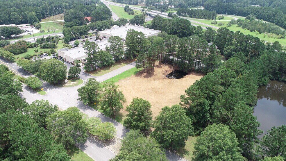 109 Okatie Center Blvd, Bluffton, SC à vendre - Photo de l’immeuble – Image 3 sur 3
