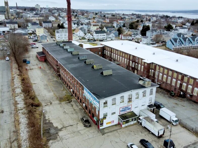 460 Globe St, Fall River, MA à vendre - Vidéo sur l’annonce professionnelle – Image 2 sur 39