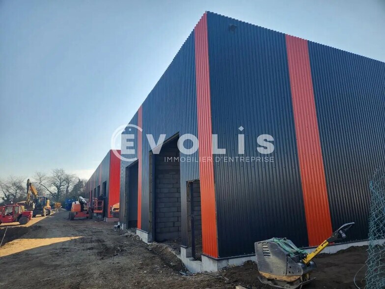 Local d'activités dans Charvieu-Chavagneux à vendre - Photo de l’immeuble – Image 3 sur 26