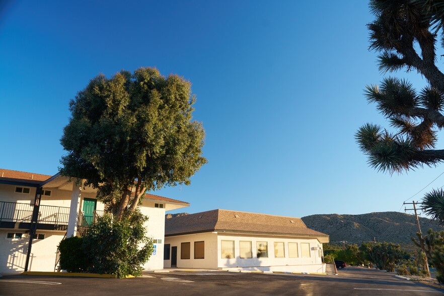 54850 29 Palms Hwy, Yucca Valley, CA à louer - Photo de l’immeuble – Image 2 sur 8
