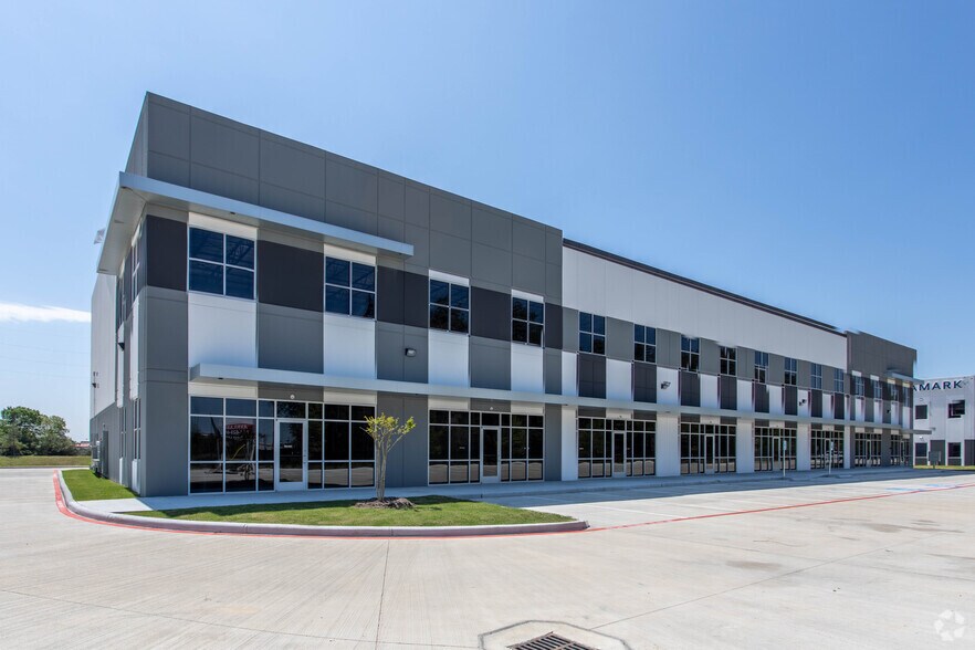 13911 Service Center Dr, Tomball, TX à louer - Photo de l’immeuble – Image 2 sur 8